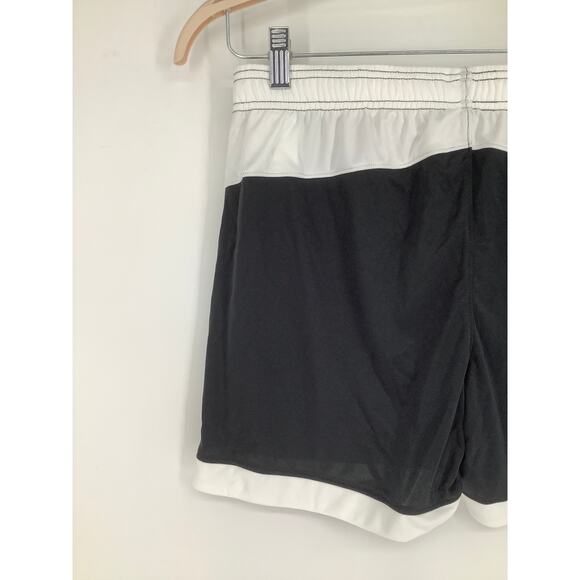 Under Armour Womens Medium Black White 4.5" Maquina 3.0 Shorts Activewear O11-20 - Picture 6 of 7